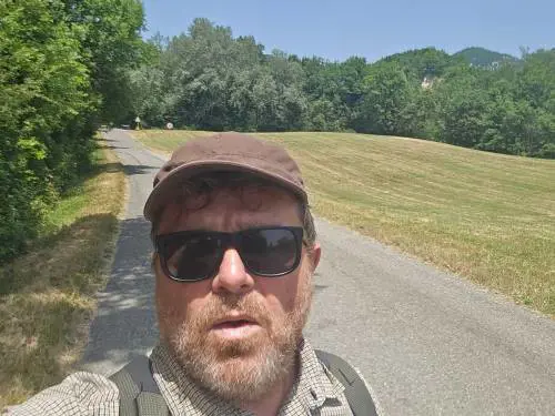 "Libertà di discutere di tutto nelle scuole ma le forze armate vanno filtrate". Il doppiopesismo del Comune di Bologna