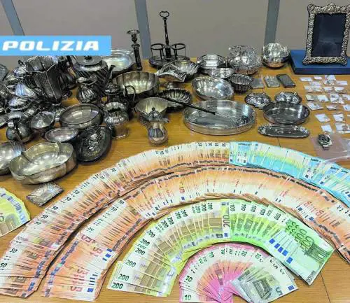 Gioielli, preziosi e un tesoro (rubato). Presi quattro maghi della ricettazione