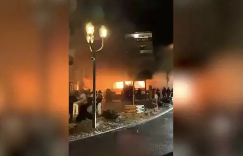 Le prime fiamme sul soffitto, i video della festa, poi la trappola e l'orrore a Crans-Montana