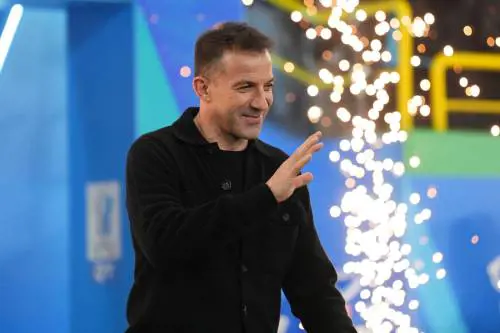 Il "calcio" degli ex giocatori ai giornalisti del pallone