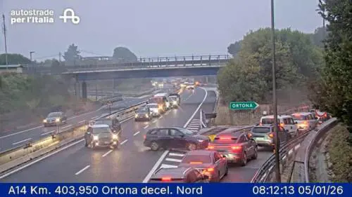 Assalto a un portavalori lungo la A14 con chiodi e fumogeni: le foto