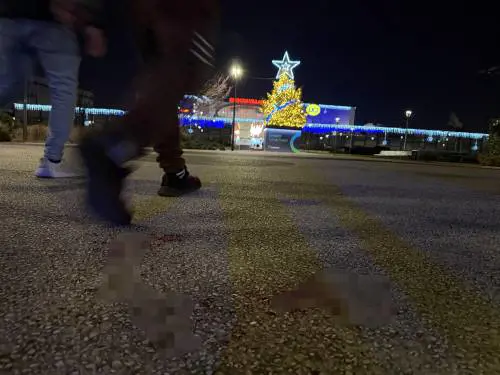 Difende l'amico da un rapinatore, 15enne accoltellato a Milano