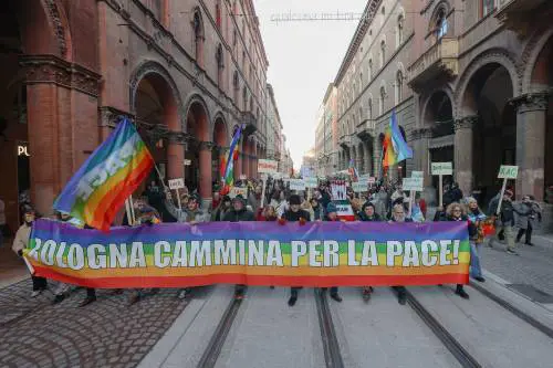 Il dialogo in vetrina, quando l’unità diventa una messa in scena