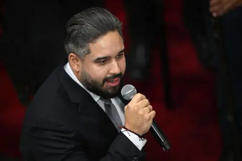 "In piazza contro gli yankee". L’appello (a vuoto) del figlio. Pure lui coinvolto nei traffici