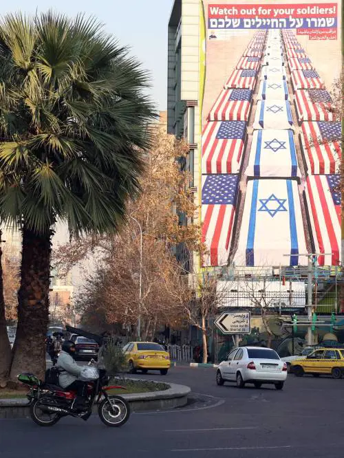 L'Iran brucia. Khamenei: piani di fuga