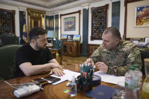Zelensky cambia strategia ma teme l’inverno. Oggi il vertice dei volenterosi (con gli Usa)