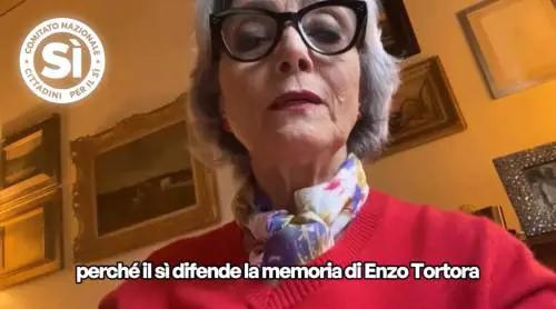 "Capovolge la verità". La lezione della compagna di Enzo Tortora a Marco Travaglio