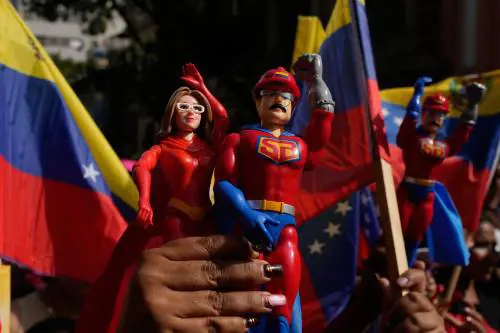 La V di Vittoria segnale in codice anti-imperialista