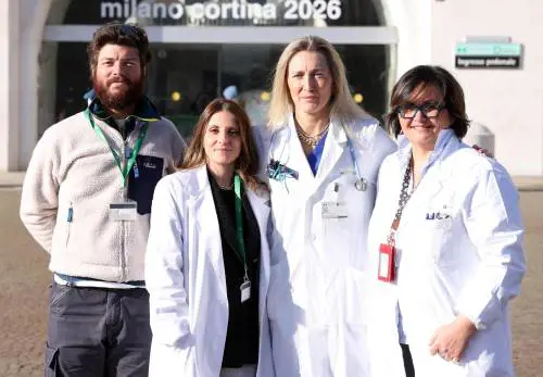 La visita di Meloni al Niguarda. I medici: "Si lotta per la vita"