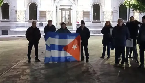 "Manifestano per Maduro con la bandiera di Cuba": il post sfottò della leghista Staine