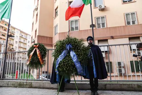Acca Larentia, Bonelli respinge l'appello di Meloni: "Ipocrita". Silenzio di Conte e Schlein sul pestaggio contro i militanti di Gioventù Nazionale