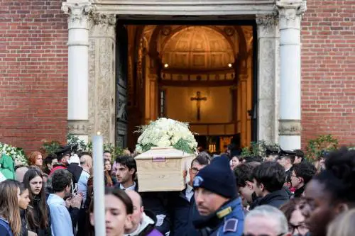 L’addio e la promessa: "Chiara, faremo tutto per darti giustizia"