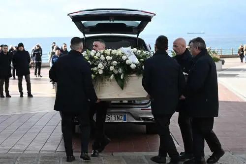 Crans-Montana, Genova dice addio a Emanuele Galeppini. Il fratellino: "Eri il mio esempio"