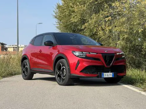Alfa Romeo Junior Q4: elettrificata e a trazione integrale
