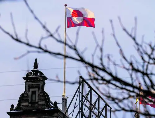 Groenlandia, l'Europa studia l'invio di truppe. Giallo sugli avvertimenti russi e cinesi all'isola