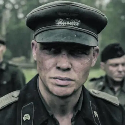 La discesa oscura nel ventre del carro armato (e del male)