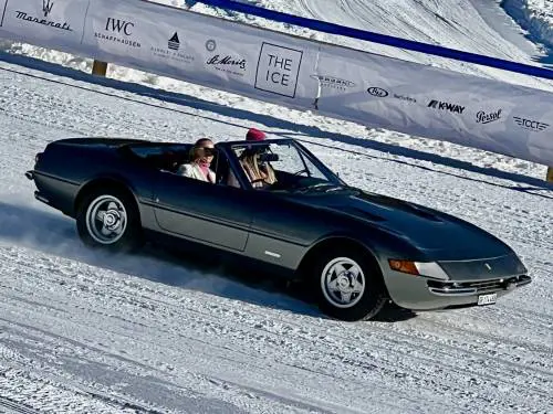 St. Moritz, capolavori su ruote danzano sul lago ghiacciato