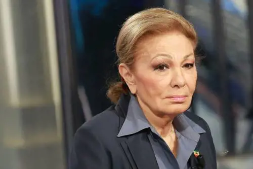 “La luce trionferà sulle tenebre”. Farah Diba e Reza Pahlavi dalla parte dei manifestanti in Iran