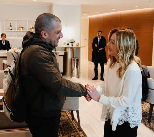 Meloni: "Bentornati a casa". E loro ringraziano il governo