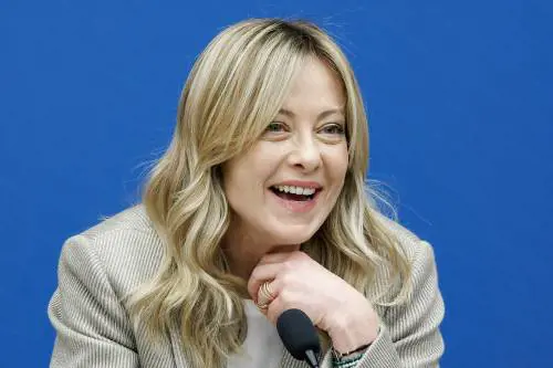 Meloni è più forte degli slogan femministi