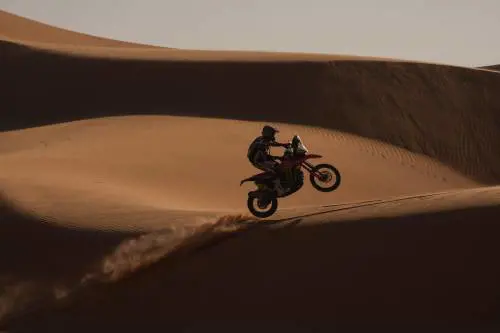 Sveglia presto per la Marathon con cibo e vestiti pesanti nella giacca