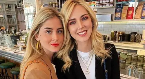 Chiara Ferragni e la sorella Valentina (Foto fonte Instagram)