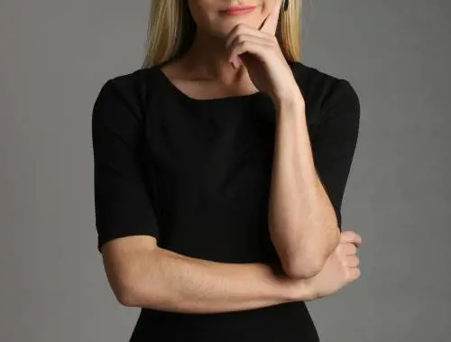 8 capi "furbi" che sembrano anonimi ma ti salvano l’outfit