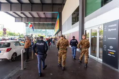 Espulsioni più facili, zone rosse e controlli nelle stazioni: il governo prepara la stretta sulla sicurezza