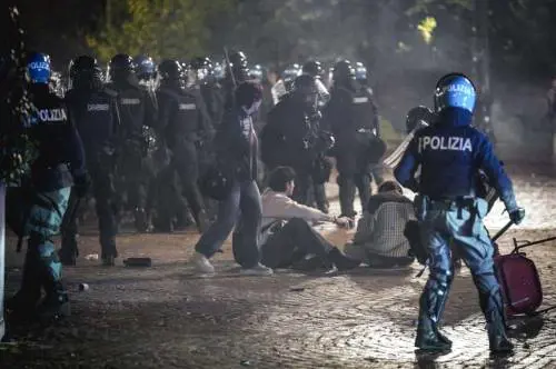 Scontri pro Pal a Torino, arrestati cinque minori. "Senza freni inibitori"