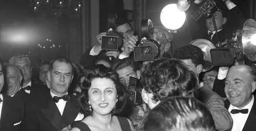 Quel fotoreporter felliniano diventato il testimone globale di una storia in chiaroscuro