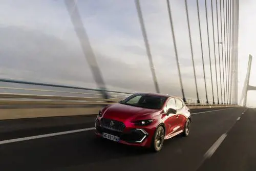 Renault Clio, la sesta generazione permette più spazio a bordo
