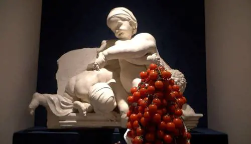 La Sicilia è la regione europea della gastronomia, i prodotti del territorio in mostra tra le opere d'arte