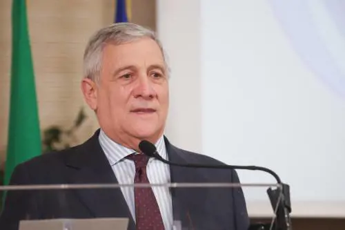 Tajani sul caso di La Spezia: “Inconcepibile, vietare ai minorenni l’acquisto di armi da taglio”