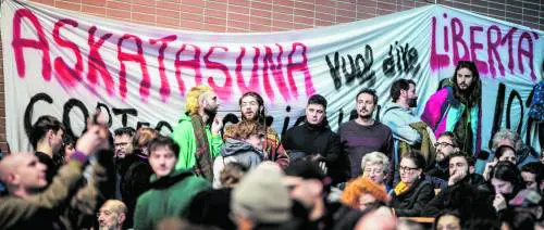 Usano le scuole per lezioni di jihad e rivolte anti Meloni