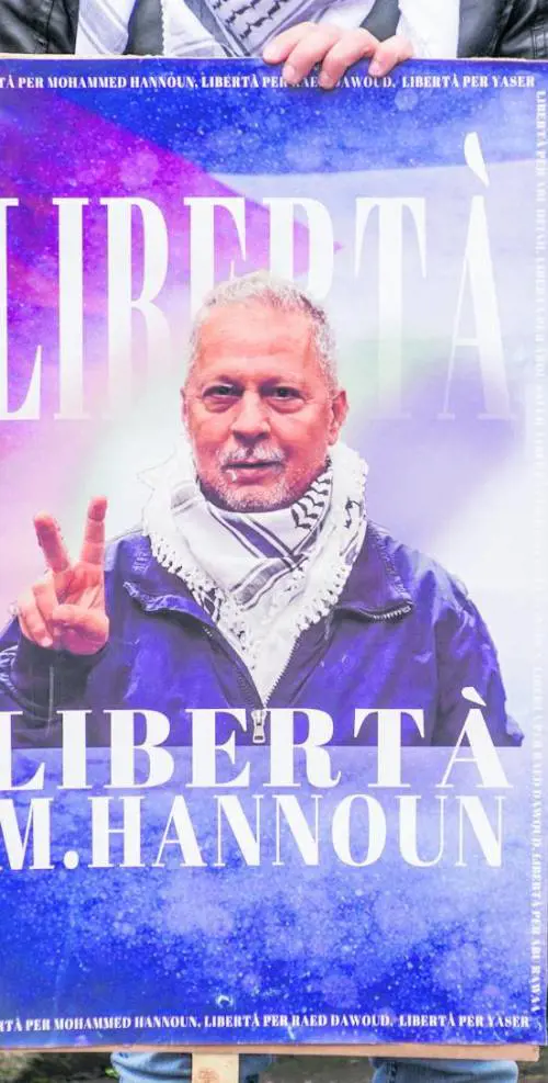 I pro Pal minacciano: "Fuori i pennivendoli dal corteo"