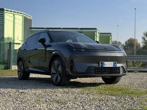 Lynk & Co 08: la gallery del nuovo suv ibrido plug-in