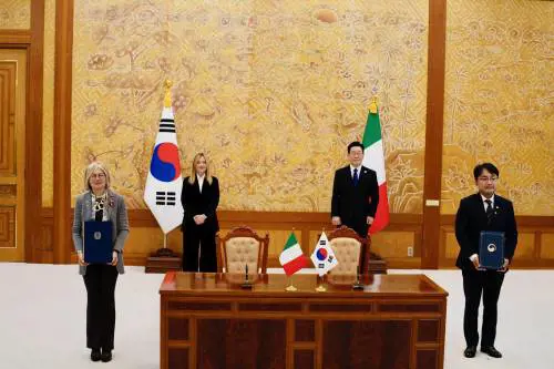 E in Corea del Sud dicono a Meloni che hanno paura di venire a Milano