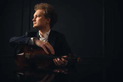 Violinista e pianista. Due talenti in fuga da Ucraina e Russia