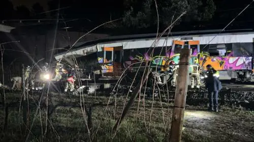 Spagna, un altro incidente ferroviario. Deragliato un treno: un morto e una ventina di feriti