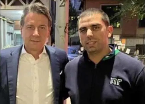 Hamas, nuovo nome ed è vicino ai 5Stelle. Finisce nel mirino la moschea di Milano