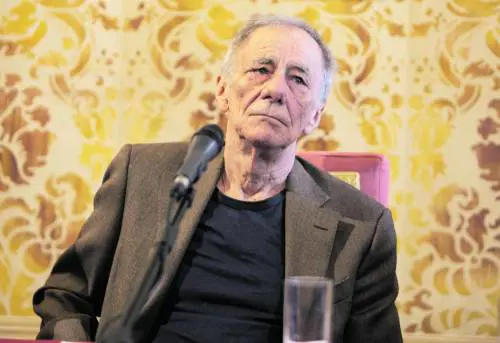 Vecchioni: "Basta stigmi sulla malattia mentale"