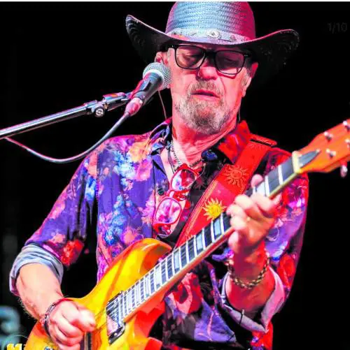 Torna Sergio Caputo. "Nelle mie canzoni parlo della vita  E mi emoziono"