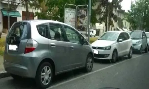 Parcheggi, occhio al senso di marcia: se l'auto è contromano rischi una pesante multa
