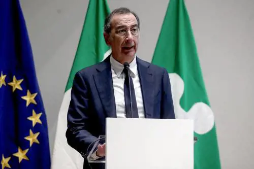 Ironia Azione e centrodestra. "Ha partorito un topolino"