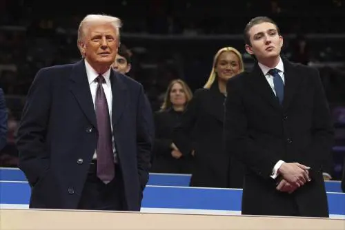 Barron, il figlio di Trump, salva una donna: cosa è successo