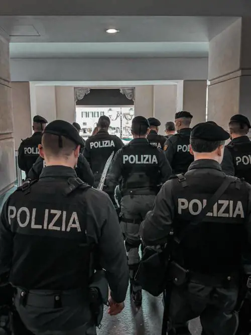 Bologna-Celtic, rissa e lancio di materiale pericoloso: 47 denunciati e un arresto