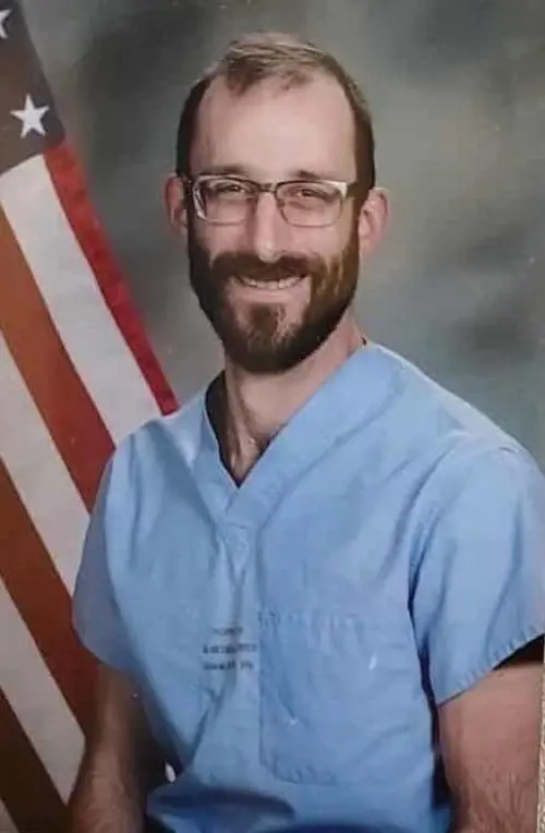 Minneapolis, i video contro l'Ice: 10 spari, telefono e arma rimossa