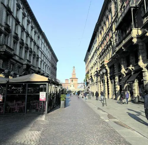 Meno dehors in via Dante e stop alle bici elettriche