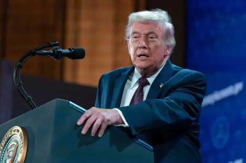 Iran, l'ultimatum di Trump. "Accordo sul nucleare o un'armata contro di voi"