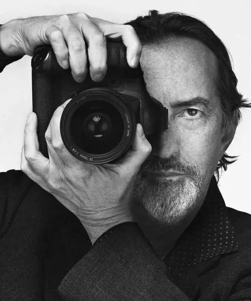 Famiglia, polaroid e Madonne barocche. La poetica di Gastel tra ritratti e memorie